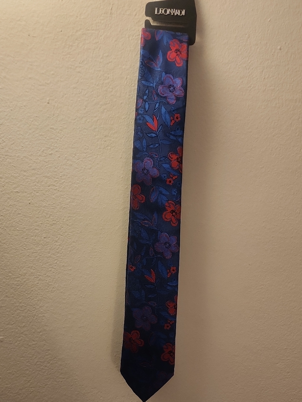 Leonardi Blue Floral Men's Tie with Red Accents